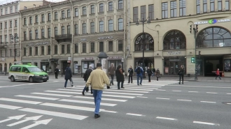 Почти половина петербуржцев поддерживает запрет на иностранные слова на вывесках