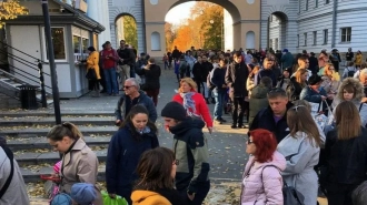 На выходных в электричках и парках образовались огромные очереди