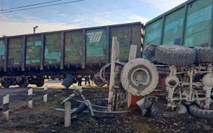 Автомобиль столкнулся с грузовым составом в Кингисеппском районе