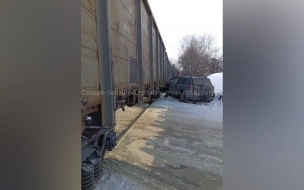 На станции Рябово столкнулись легковушка и тепловоз