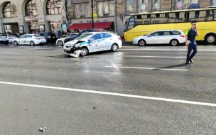 На Невском проспекте автомобиль ДПС влетел в иномарку на Невском проспекте 