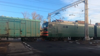 На Московском вокзале поймали зацепера, который планировал доехать до столицы между вагонами поезда