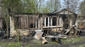 В Тярлево сотрудники ДПС вынесли из горящего дома трех человек