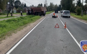 Под Петербургом 19-летний мотоциклист столкнулся с эвакуатором