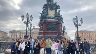 Первые безвизовые туристы из Ирана посетили Петербург