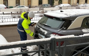 Почти 2 тыс. автомобилей  с закрытыми номерами очистили на парковках Петербурга