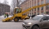 В Петербург поставят 16 тракторов для уборки улиц