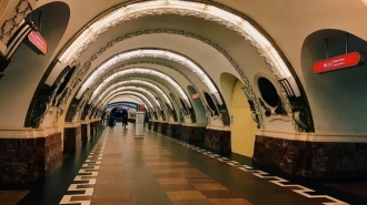 Пассажиры метро случайно вышли из вагона на закрытой "Чернышевской"
