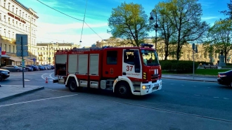 Шесть легковых автомобилей загорелись на парковке на Южном шоссе