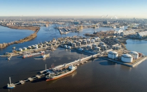Власти Петербурга намерены переориентировать Нефтяной терминал