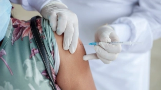 Во второй день января вакцинацию против COVID-19 в Петербурге прошли 2 тысячи человек