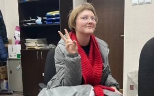 В Петербурге задержали активистку за сожжение чучела в камуфляже