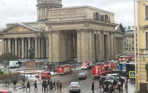 Петербуржцев напугало скопление автомобилей МЧС у Казанского собора 