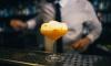 Нетрезвый клиент с пистолетом рассек лицо бармену в баре на Итальянской
