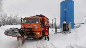 Больше 1000 единиц спецтехники убирают снег в Ленобласти