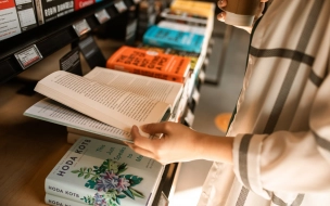 В книжном магазине Петербурга обматерили писателя за вопрос о продаже книг