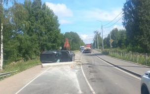 В Отрадном из-за падения бетонных блоков с большегруза пострадали водитель и пассажирка Toyota