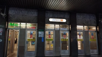 Вход на станцию метро "Ладожская" ограничивали в связи с внеплановой остановкой эскалатора