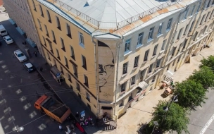 Суд обязал закрасить граффити с Даниилом Хармсом на улице Маяковского