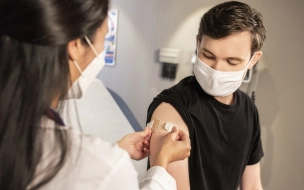 За сутки свыше 150 подростков прошли вакцинацию в Петербурге 