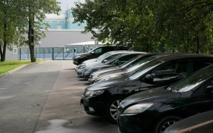 В четырёх районах Петербурга ГАТИ выявила нарушения парковки во дворах