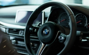 В Петербурге у бармена угнали BMW X7 за 6 млн рублей