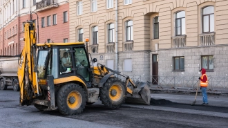 В Петербурге обновляют подъезды к медучреждениям