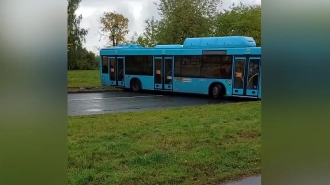 На Малой Балканской автобус снес дорожный знак