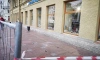 Во время работ с дома на Невском проспекте посыпалась крошка облицовочного материала фасада