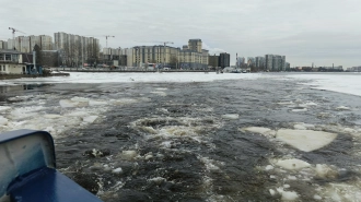 В строительстве опор Большого Смоленского моста участвует ледокол "Невская застава"