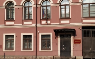 Сотрудники Смольнинского районного суда эвакуировались из-за сообщения о заложенной бомбе