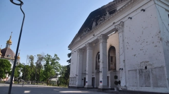 В Мариуполь прибыла строительная техника и автобусы из Петербурга