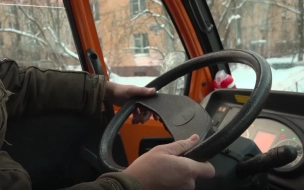 Коммунальщики Петербурга проверили новую систему уборки снега во дворах