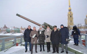 Полуденный выстрел пушки Петропавловской крепости прозвучал в честь 90-летия комздрава