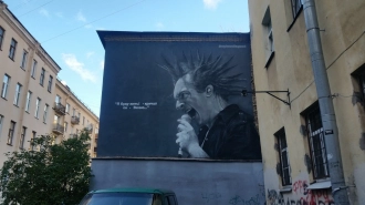 Фронтмен группы "АукцЫон" Олег Гаркуша выступил за сохранение граффити с портретом Горшенева