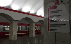 На красной линии увеличили интервалы движения поездов в метро