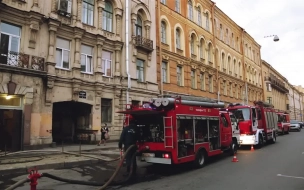 Спасатели потушили полыхающий офис в бизнес-центре на Итальянской улице 