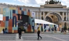 На Дворцовой площади в дни книжного салона установят арт-объекты и 4-метровую террасу