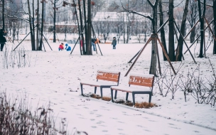 У мужчины диагностировали обморожение конечностей после сна на остановке в Киришском районе