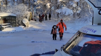 Спасатели помогли людям выбраться из акватории Ладожского озера