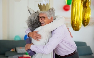 Главы Выборгского района поздравили людей старшего возраста с Днем пожилого человека