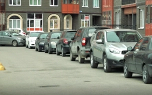 Из-за акции к 100-летию пионерской организации временно запретили оставлять машины на площади Островского