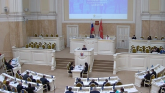 В Петербурге растет число семей с детьми. Рождаемость при этом падает