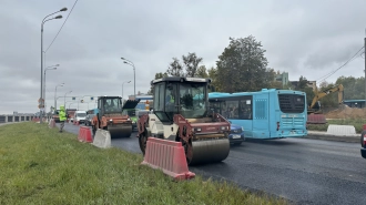 Продолжается ремонт дорожного полотна на Октябрьской набережной