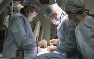 Нейрохирурги Центра Алмазова удалили опухоль позвоночника пациентке сразу после кесарева сечения