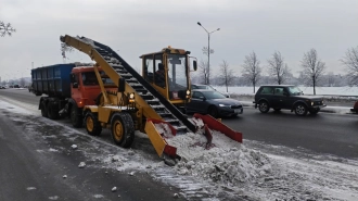 С начала зимы дорожники вывезли с улиц Петербурга более полумиллиона кубометров снега