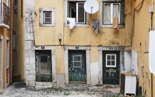 С 2019 года в Петербурге расселено почти четыре тысячи квадратных метров аварийного жилья