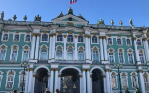 Петербуржцы могут поздравить с Новым годом и Рождеством жителей других городов через видеоэкран на Дворцовой площади