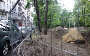 Спорный двор со срубленными деревьями на 2-м Муринском благоустроили вопреки недовольству местных