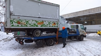 У станции "Ломоносовская" закрыли несколько нелегальных торговых точек